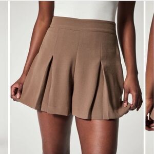 Spanx Women's Carefree Crepe Pleated High Rise Pleated Shorts Cedar Large NWT